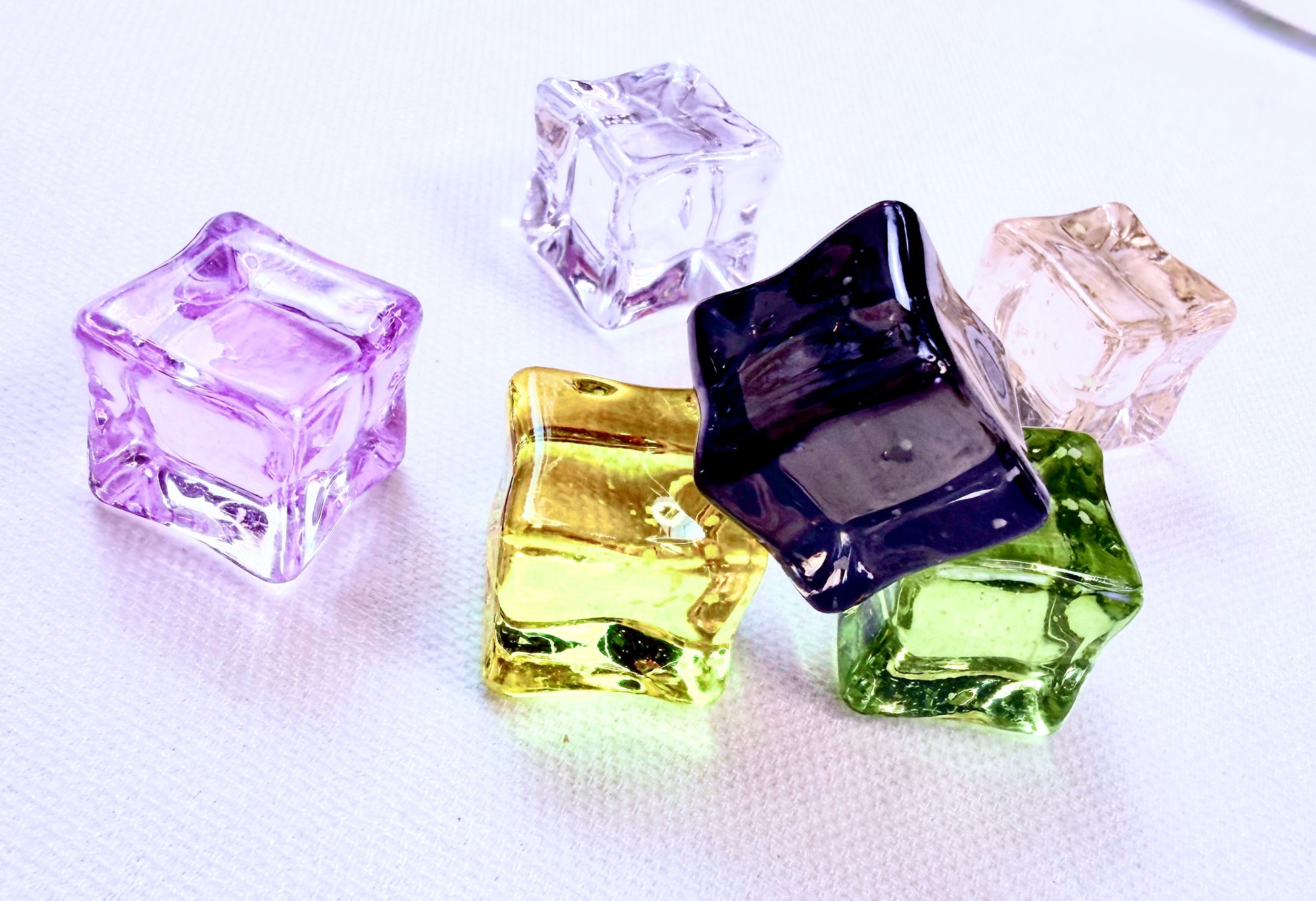 8 Random Packs of Realistic Acrylic Decorative Props for DIY Crafts Vases & Home Decor - Reusable & Colorful