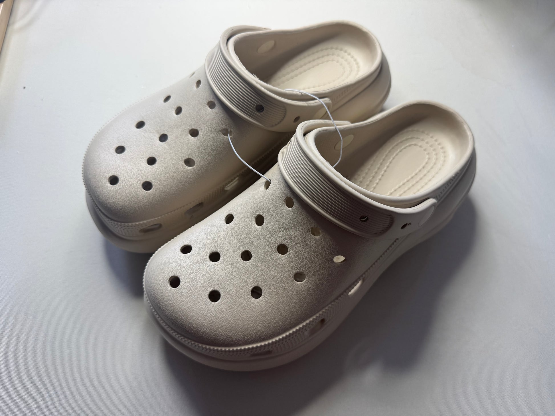 2025 Unisex Summer Clogs – Breathable Slip-On Sandals with Holes for Beach, Garden, and Casual Wear
