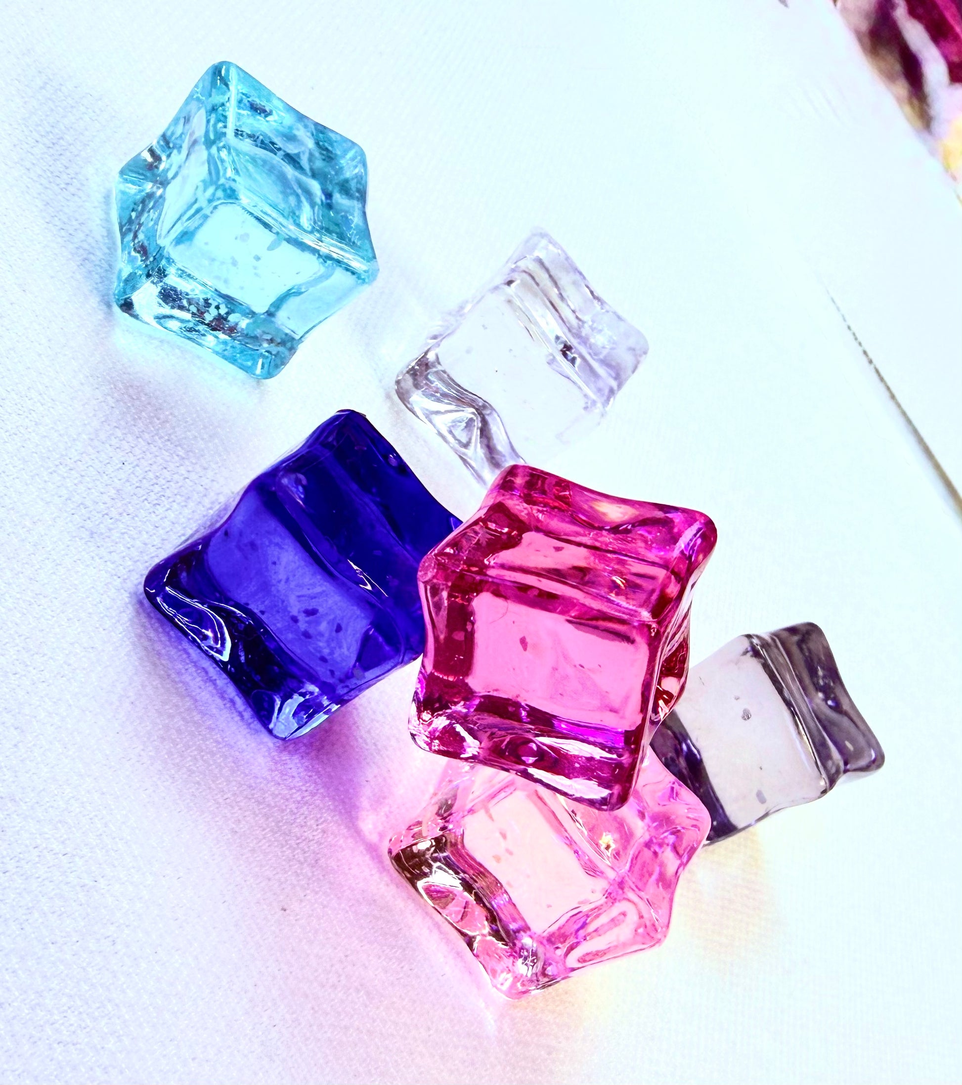 8 Random Packs of Realistic Acrylic Decorative Props for DIY Crafts Vases & Home Decor - Reusable & Colorful