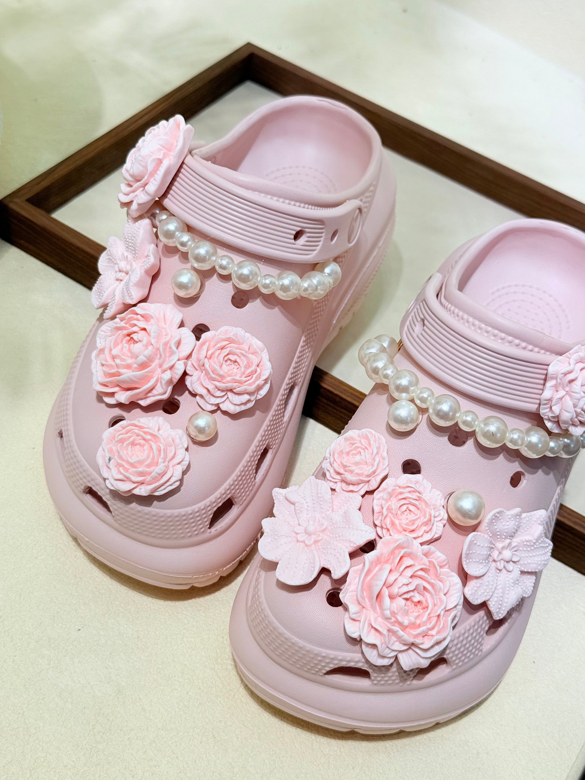 Glow-in-the-Dark Flower Shoe Charms – Make Your Shoes Shine Day & Night! Cute Acrylic Decor for Parties, Gifts & Wristbands