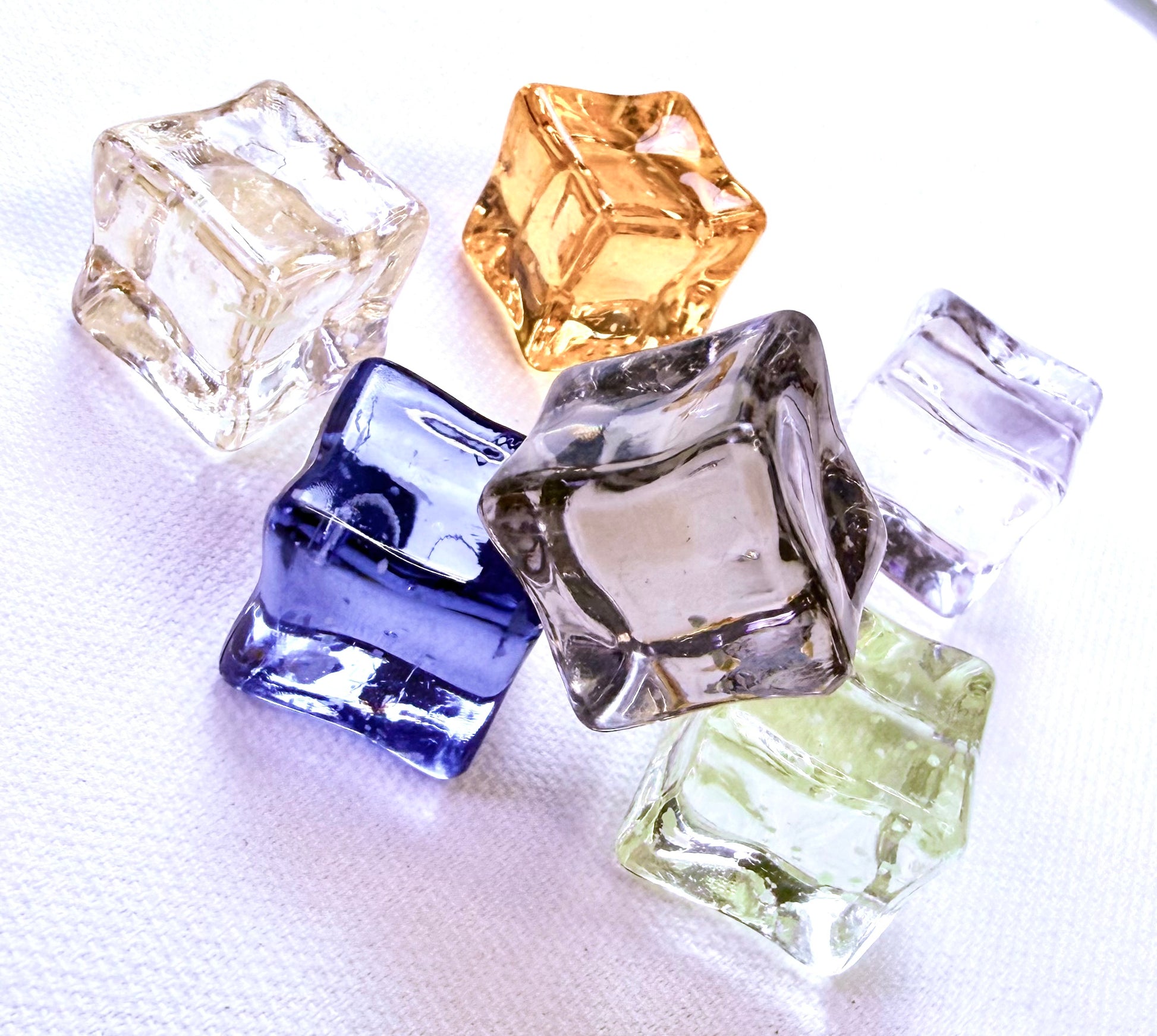 20 Random Packs of Realistic Acrylic Decorative Props for DIY Crafts Vases & Home Decor - Reusable & Colorful