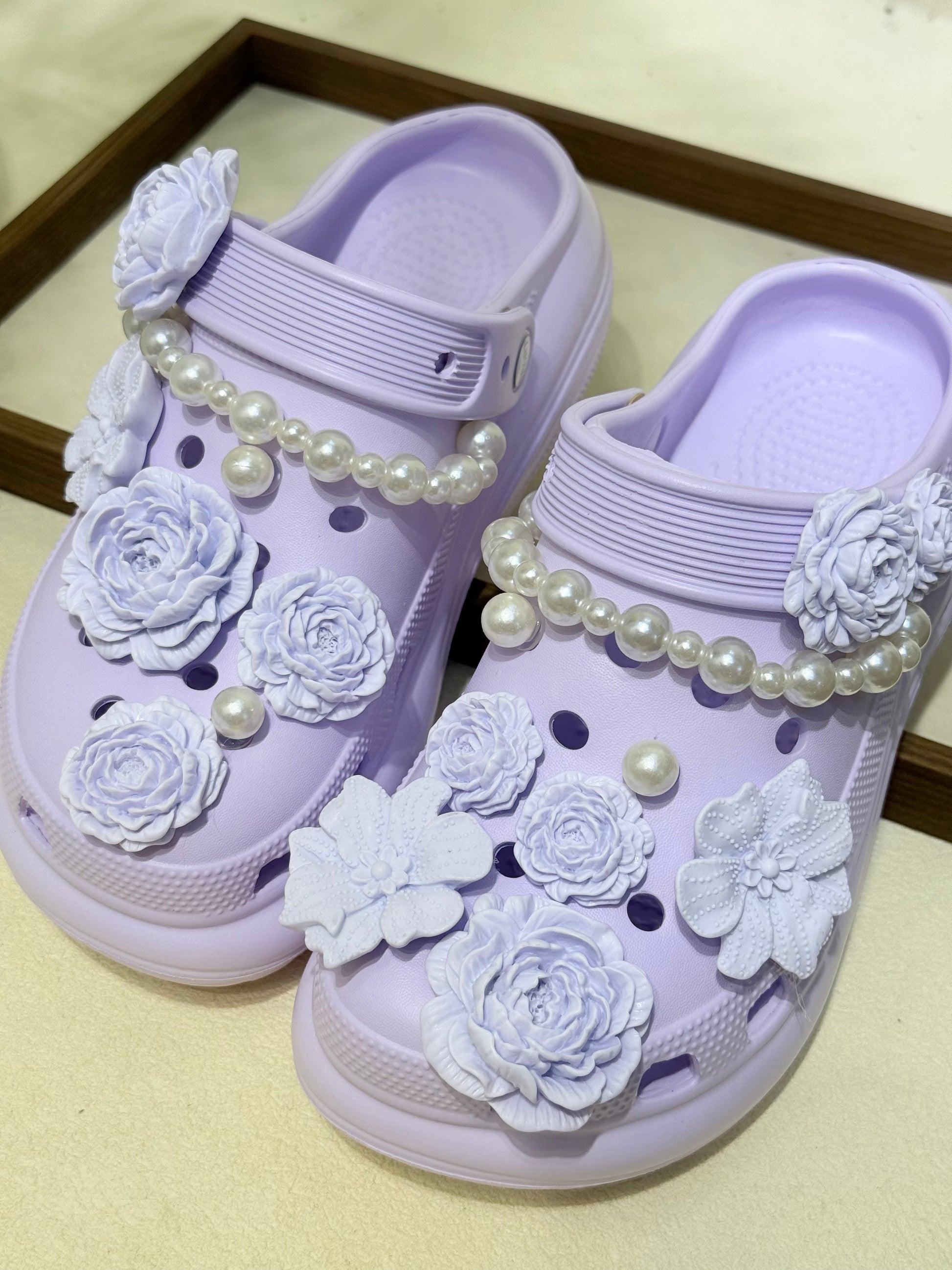 Glow-in-the-Dark Flower Shoe Charms – Make Your Shoes Shine Day & Night! Cute Acrylic Decor for Parties, Gifts & Wristbands