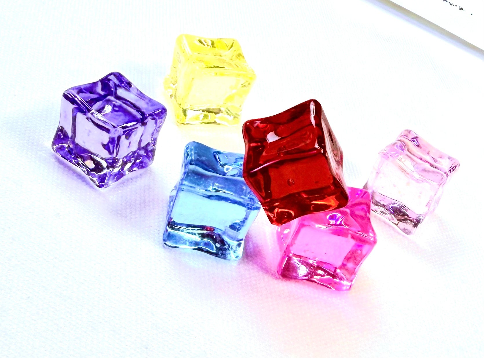 8 Random Packs of Realistic Acrylic Decorative Props for DIY Crafts Vases & Home Decor - Reusable & Colorful