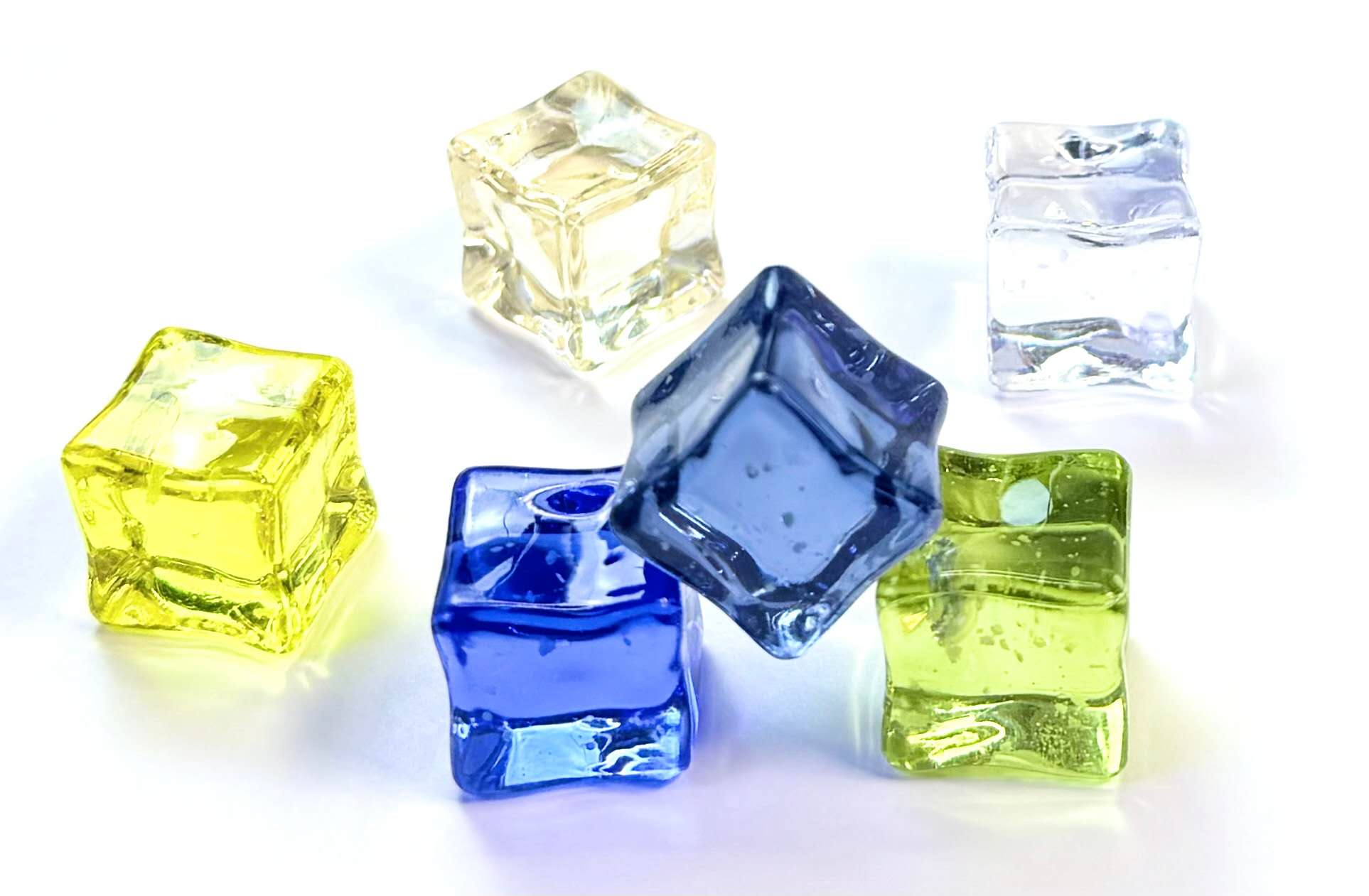 20 Random Packs of Realistic Acrylic Decorative Props for DIY Crafts Vases & Home Decor - Reusable & Colorful