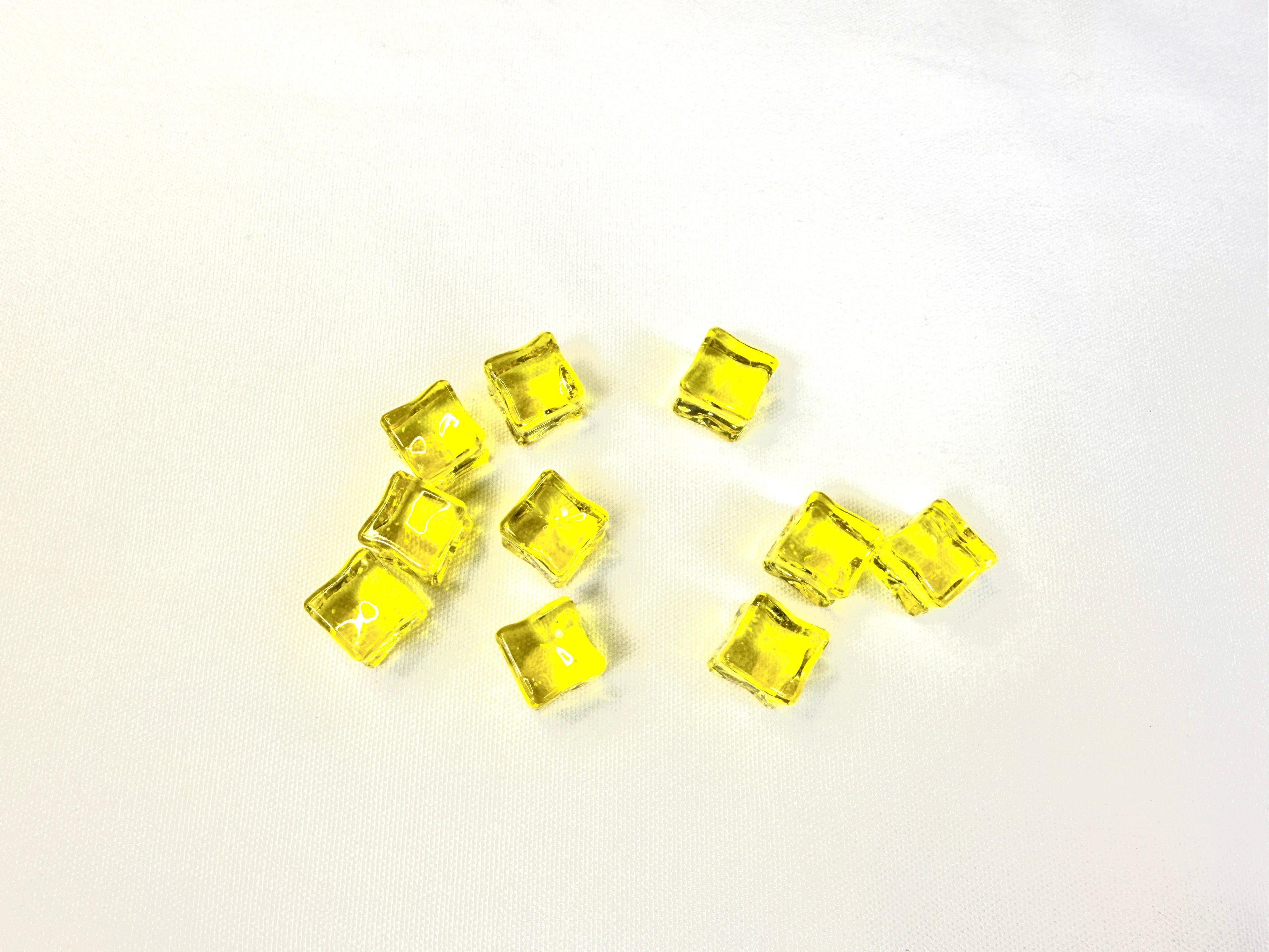 Glowing Resin Fake Ice Cubes - Gold Color Acrylic Decorative Props for DIY Crafts, Vases, & Home Decor - Realistic & Reusable 20pcs - 18x18x18mm