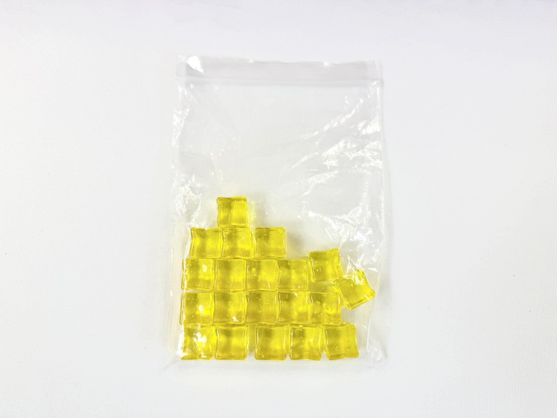 Glowing Resin Fake Ice Cubes - Gold Color Acrylic Decorative Props for DIY Crafts, Vases, & Home Decor - Realistic & Reusable 20pcs - 18x18x18mm