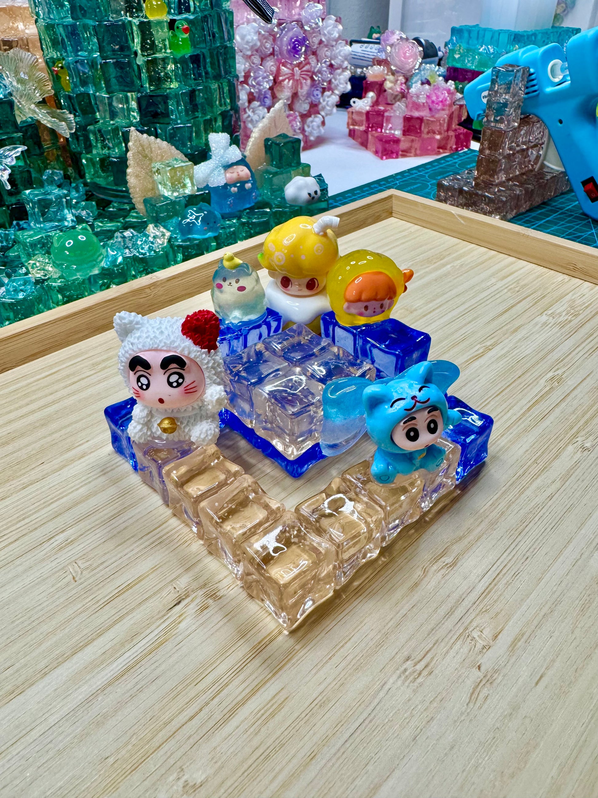 Cell Phone Stand Clear and Blue Acrylic Ice Cube Stand for Cell Phone